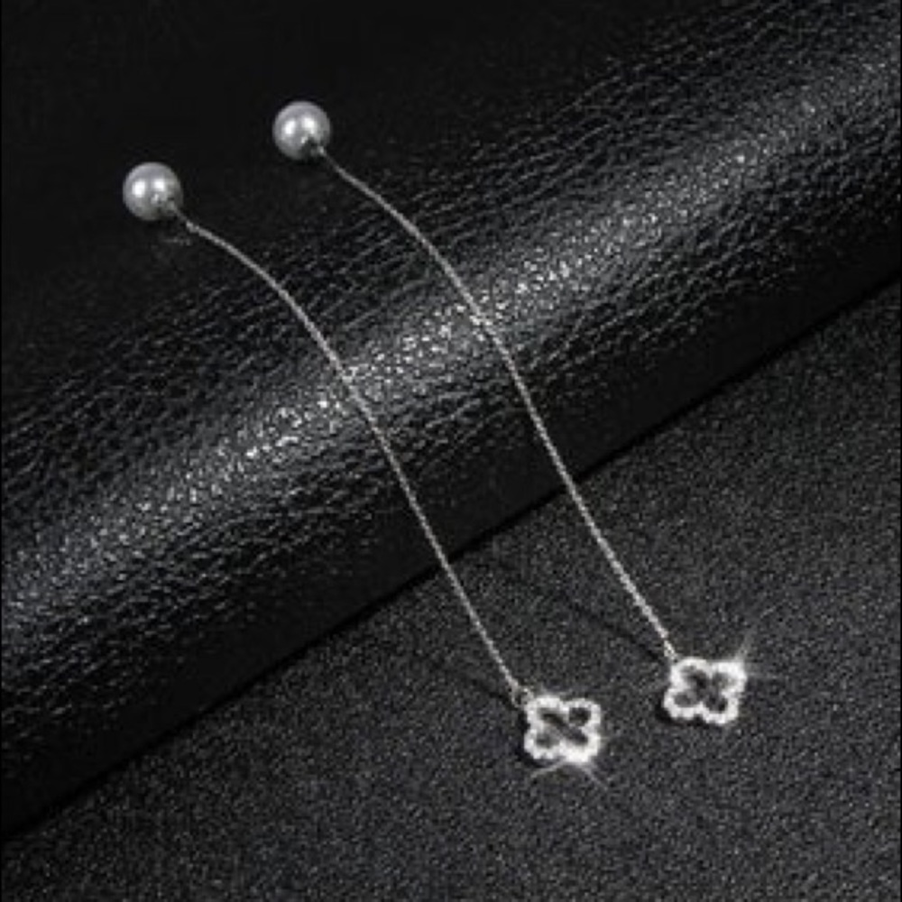 Clover and Pearl Threader Earrings